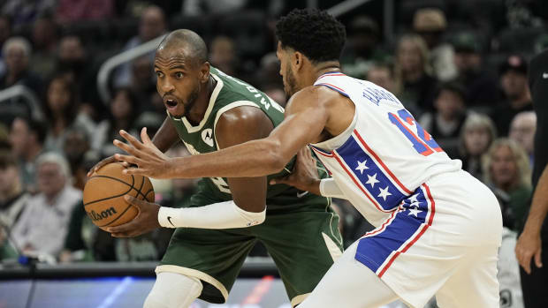 Will Khris Middleton take on the 76ers on Thursday?